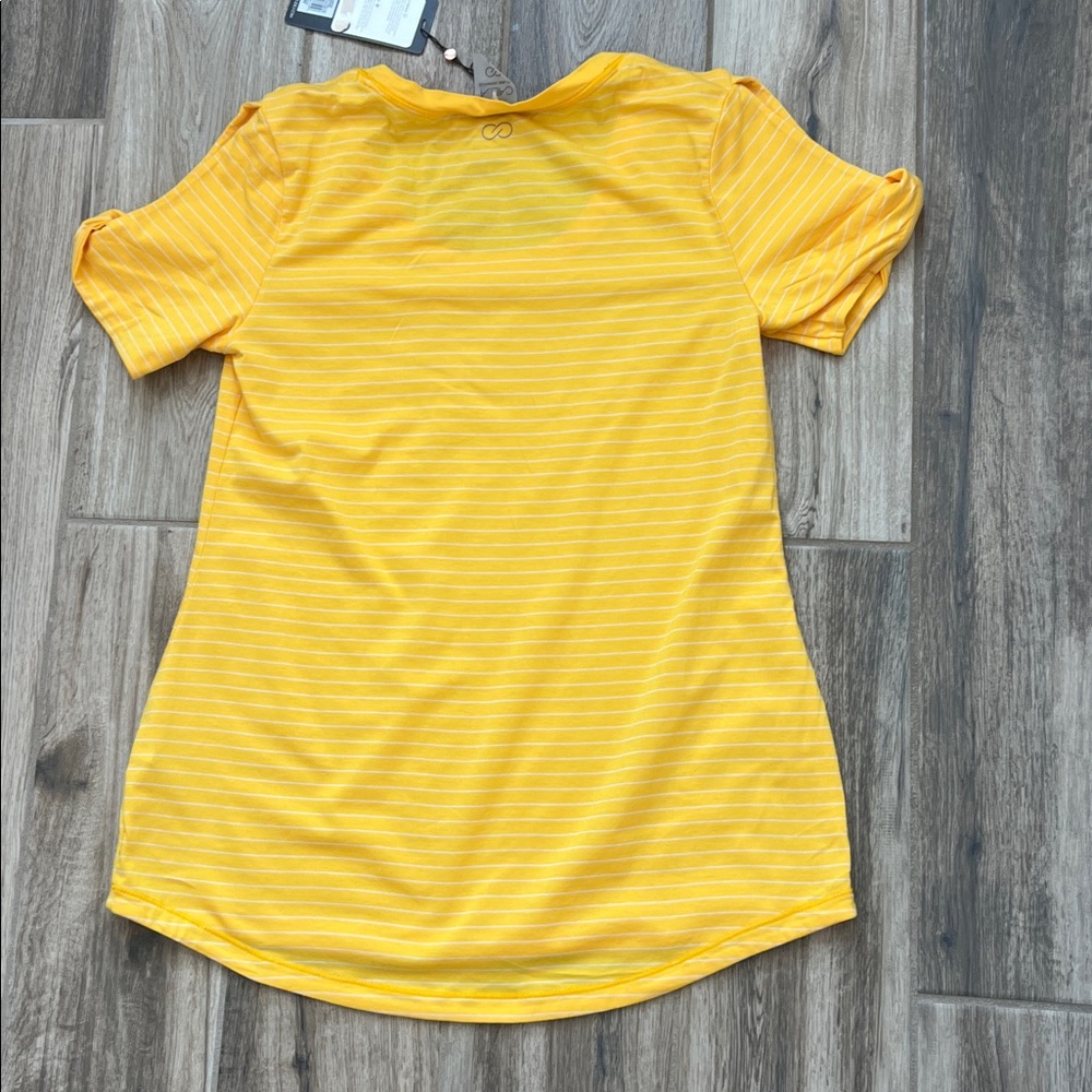 NEW CALIA by Carrie Underwood Yellow Striped Short Sleeve Tee - Picture 7 of 8
